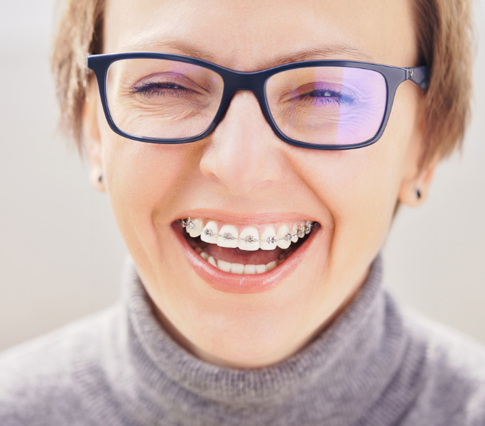 Woman wearing orthodontic braces